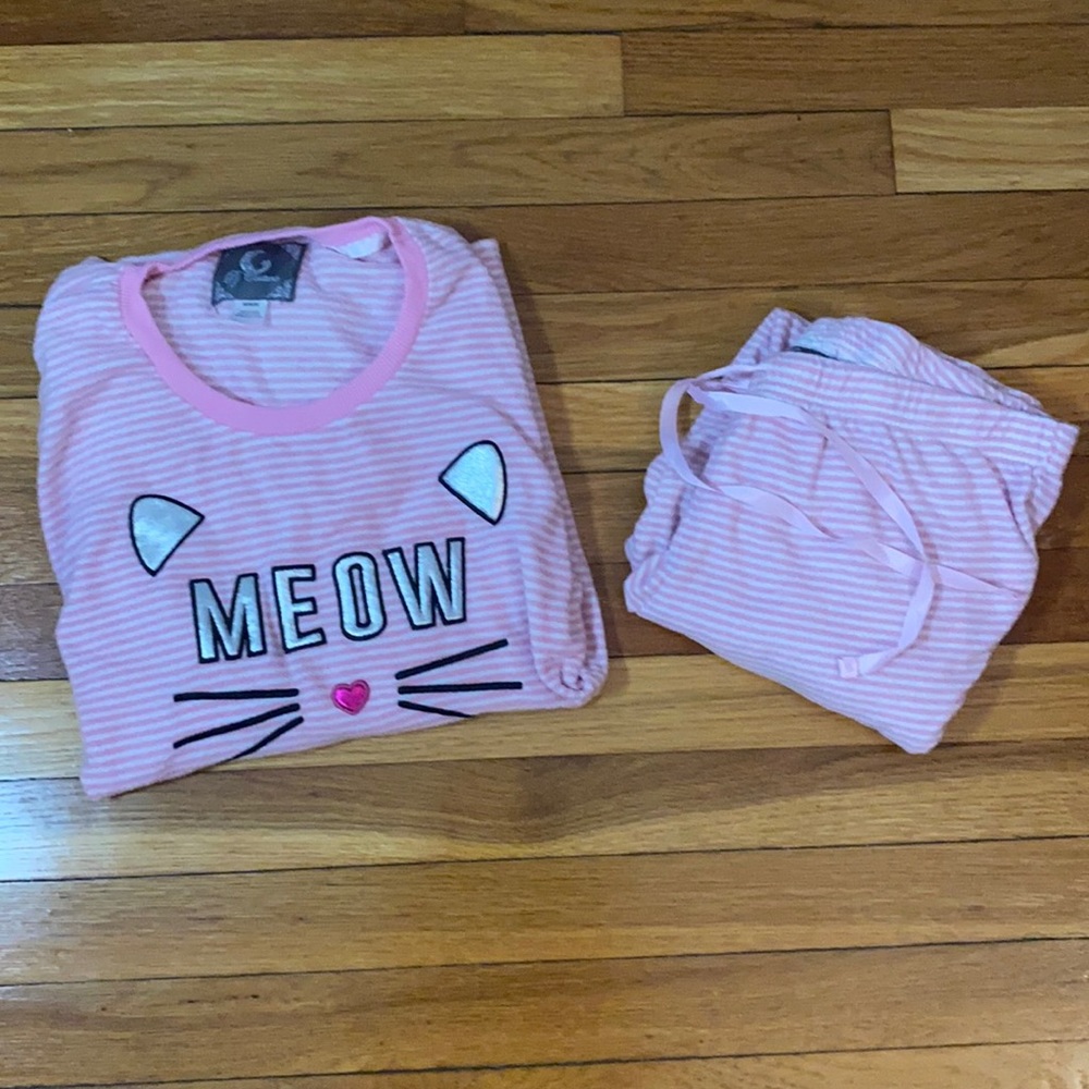 cute and comfy barely worn cat pajamas.